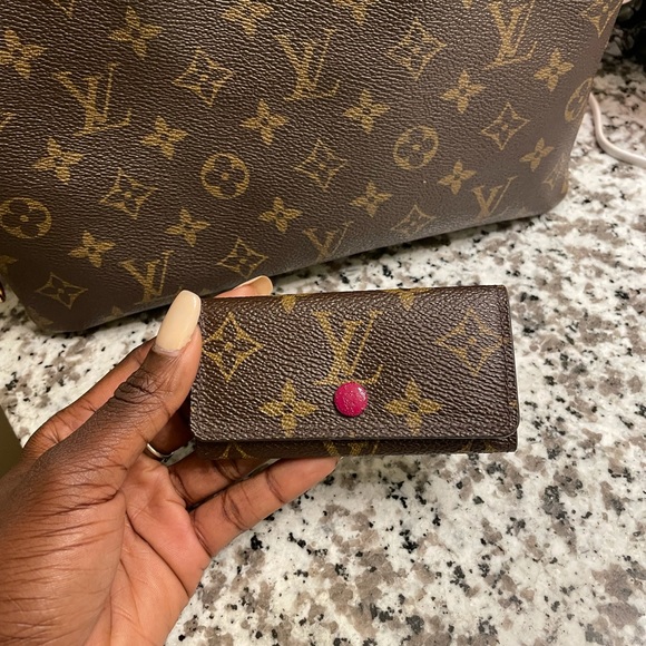 Louis Vuitton Multicles 4 Fuschia Key Holder - Picture 6 of 15